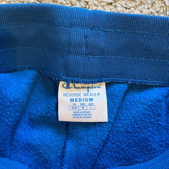 Woman’s Champion Sweat Shorts Size Medium - Picture 3 of 4